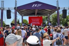 Bakıda "F1 Village" zonasında "Formula 1" pilotlarının avtoqraf-sessiyası FOTOLARDA