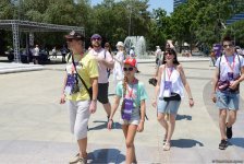Bakıda "F1 Village" zonasında "Formula 1" pilotlarının avtoqraf-sessiyası FOTOLARDA