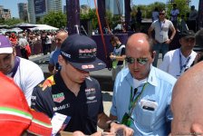 Bakıda "F1 Village" zonasında "Formula 1" pilotlarının avtoqraf-sessiyası FOTOLARDA