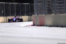 Formula 1 pilotlarının sonuncü sərbəst yürüşü başladı (FOTO)