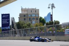 Formula 1 pilotlarının sonuncü sərbəst yürüşü başladı (FOTO)