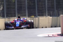 Formula 1 pilotlarının sonuncü sərbəst yürüşü başladı (FOTO)