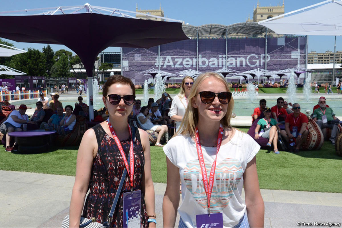 Bakıda "F1 Village" zonasında "Formula 1" pilotlarının avtoqraf-sessiyası FOTOLARDA