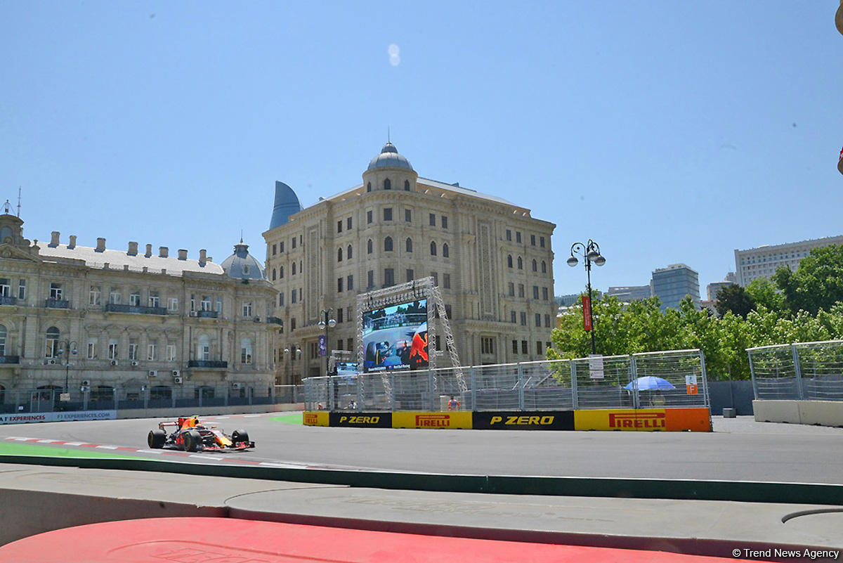 Formula 1-də pilotların üçüncü sərbəst yürüşü (FOTO)