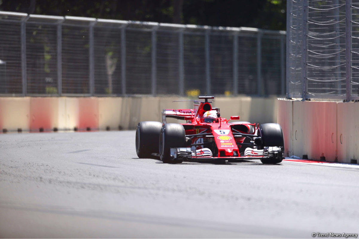 Formula 1 pilotlarının sonuncü sərbəst yürüşü başladı (FOTO)