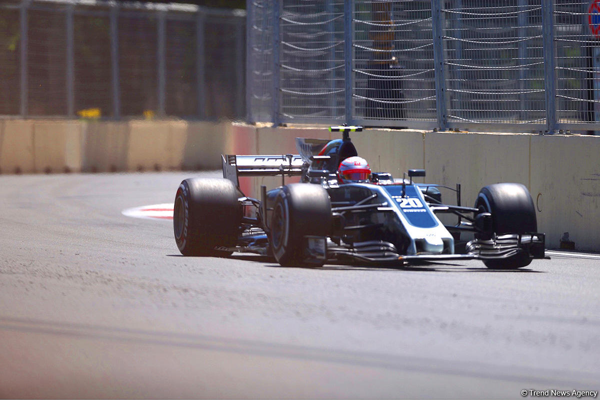 Formula 1 pilotlarının sonuncü sərbəst yürüşü başladı (FOTO)