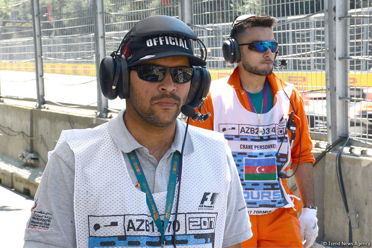 Formula 1 pilotlarının sonuncü sərbəst yürüşü başladı (FOTO)