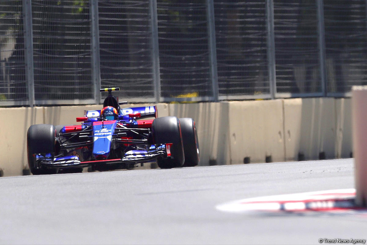 Formula 1 pilotlarının sonuncü sərbəst yürüşü başladı (FOTO)