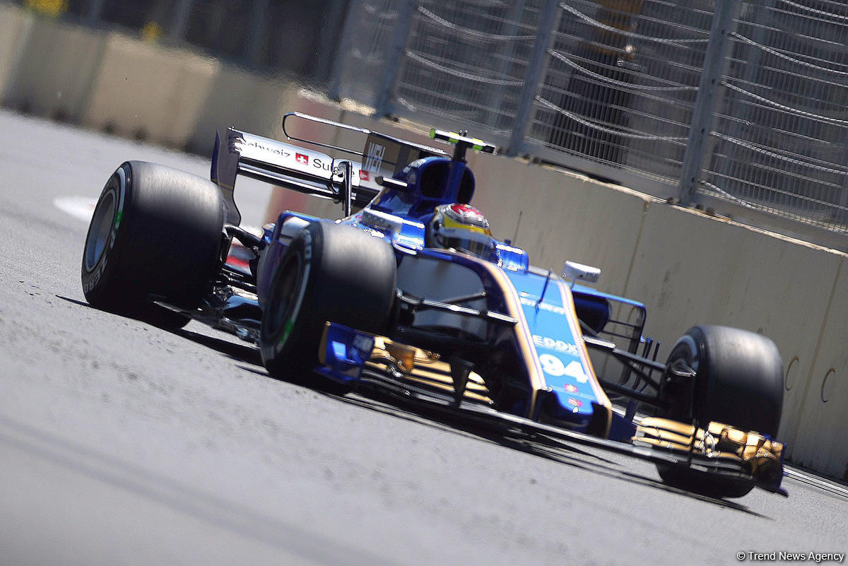 Formula 1 pilotlarının sonuncü sərbəst yürüşü başladı (FOTO)