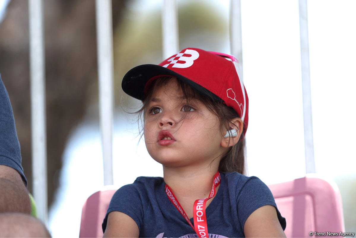 Formula 1 Azərbaycan Qran Prisinin azarkeşləri (FOTO)