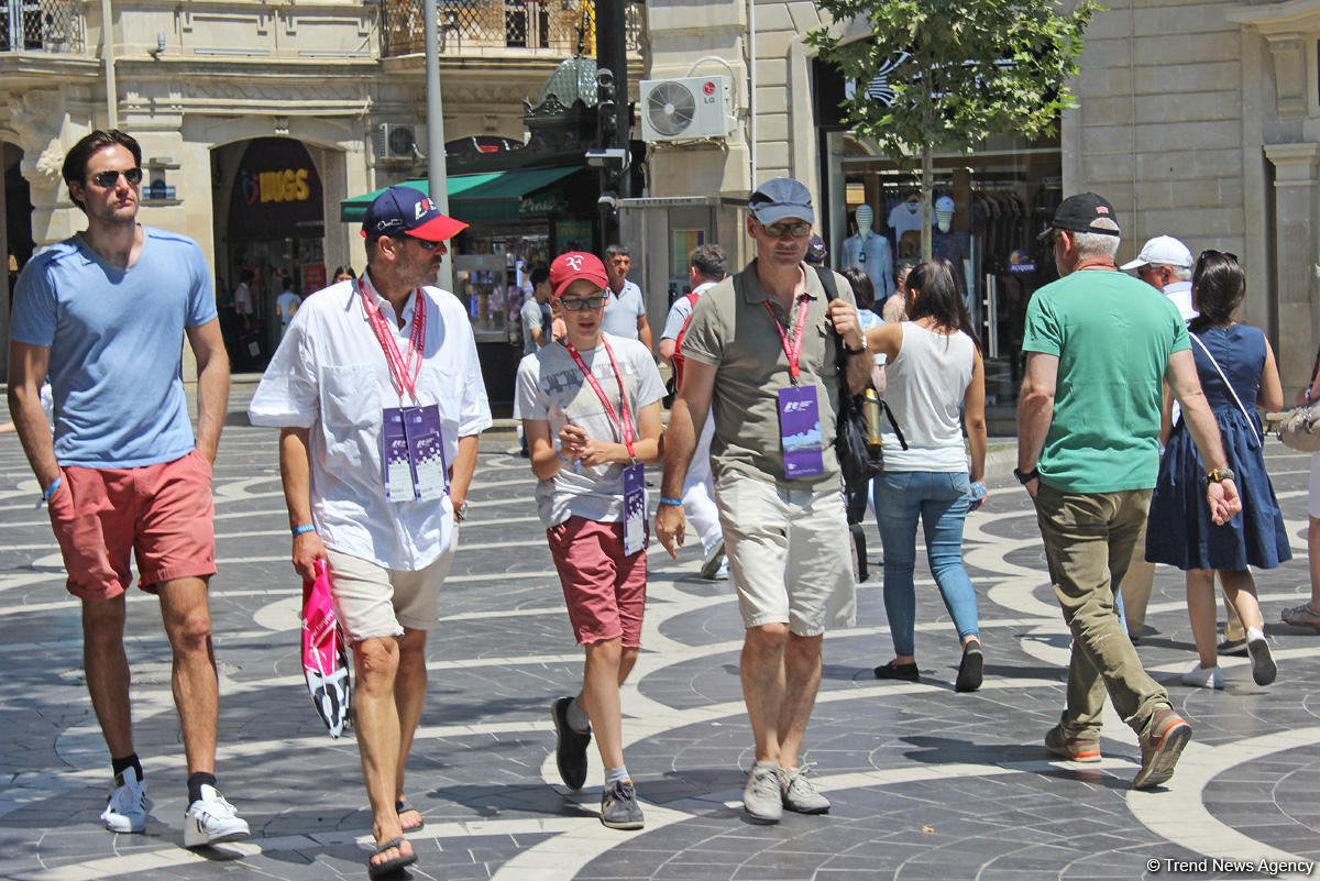 Formula 1 fanatları Bakının gəzməli yerlərini öyrənirlər (FOTO)