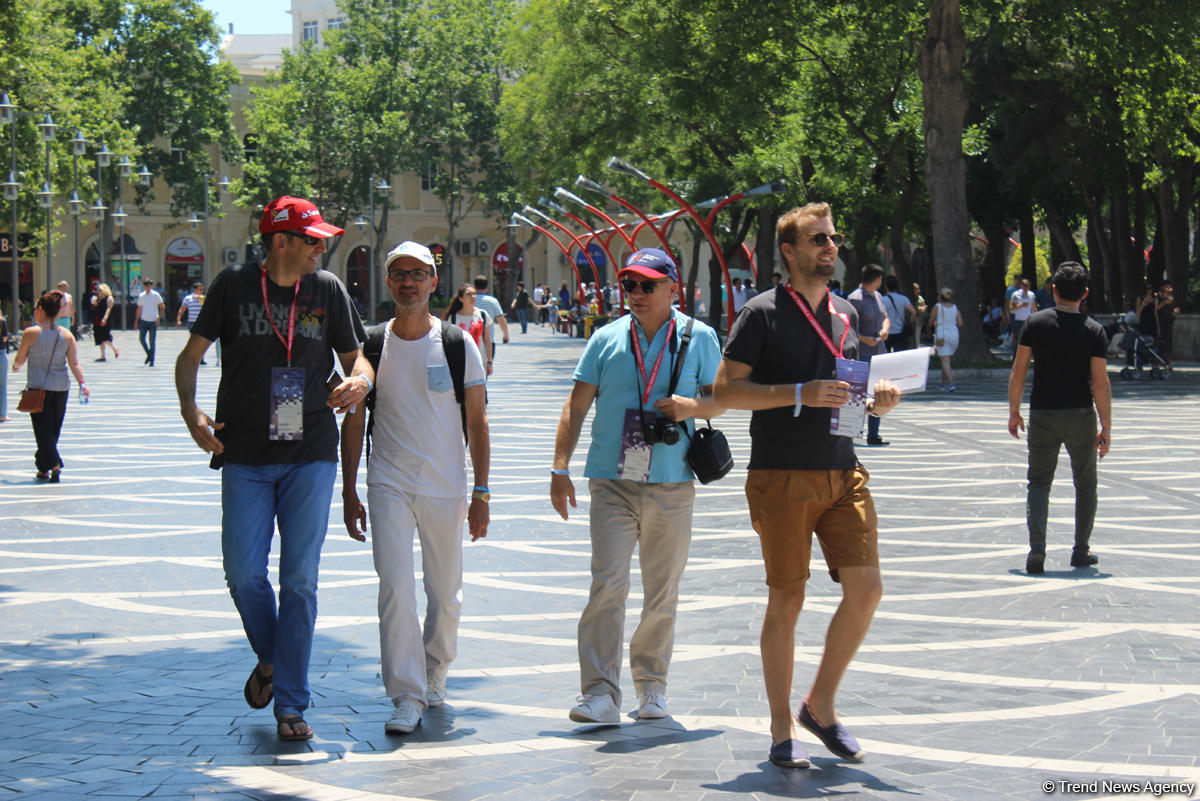 Formula 1 fanatları Bakının gəzməli yerlərini öyrənirlər (FOTO)