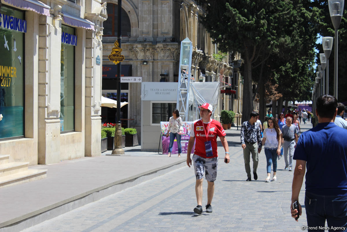 Formula 1 fanatları Bakının gəzməli yerlərini öyrənirlər (FOTO)