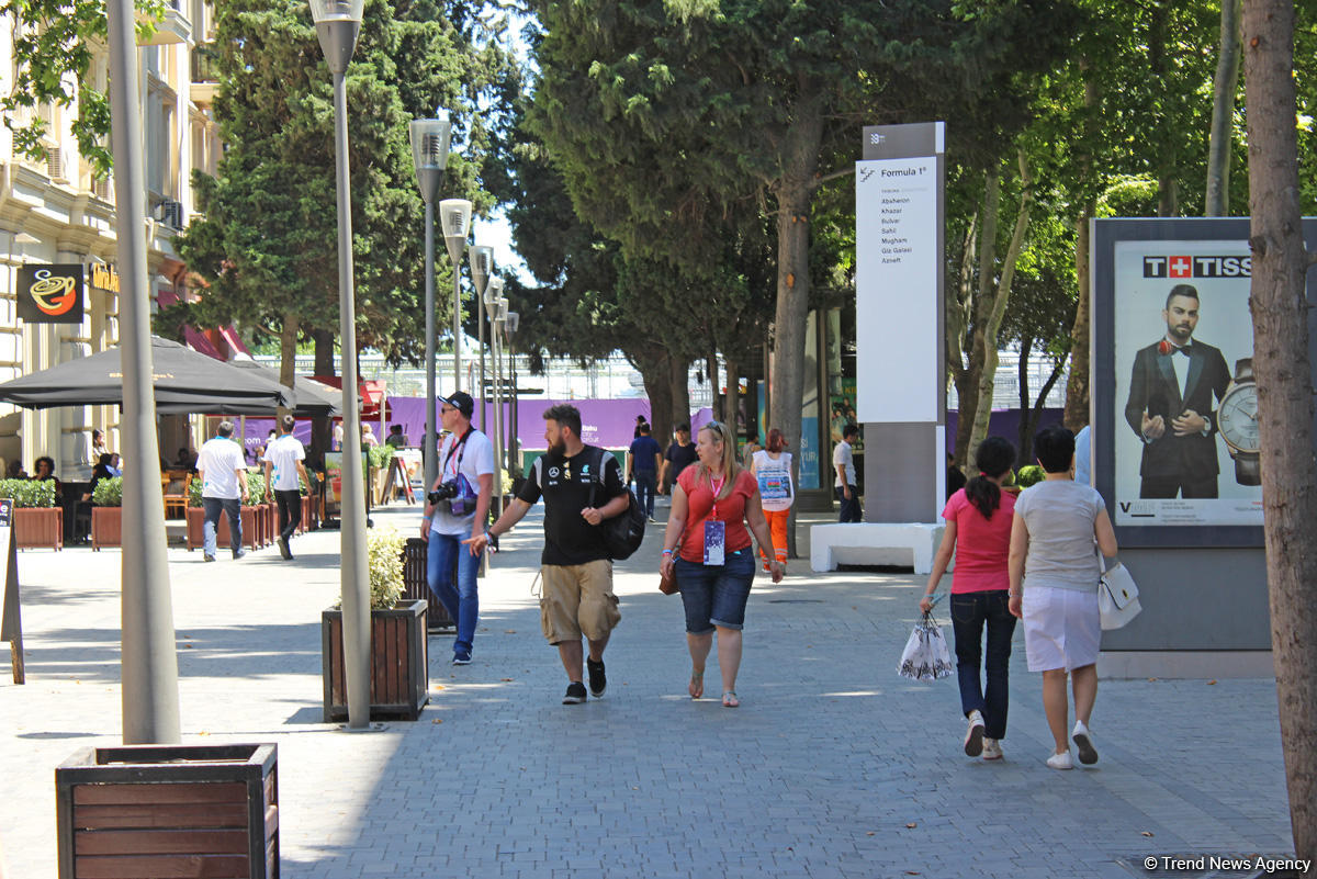 Formula 1 fanatları Bakının gəzməli yerlərini öyrənirlər (FOTO)