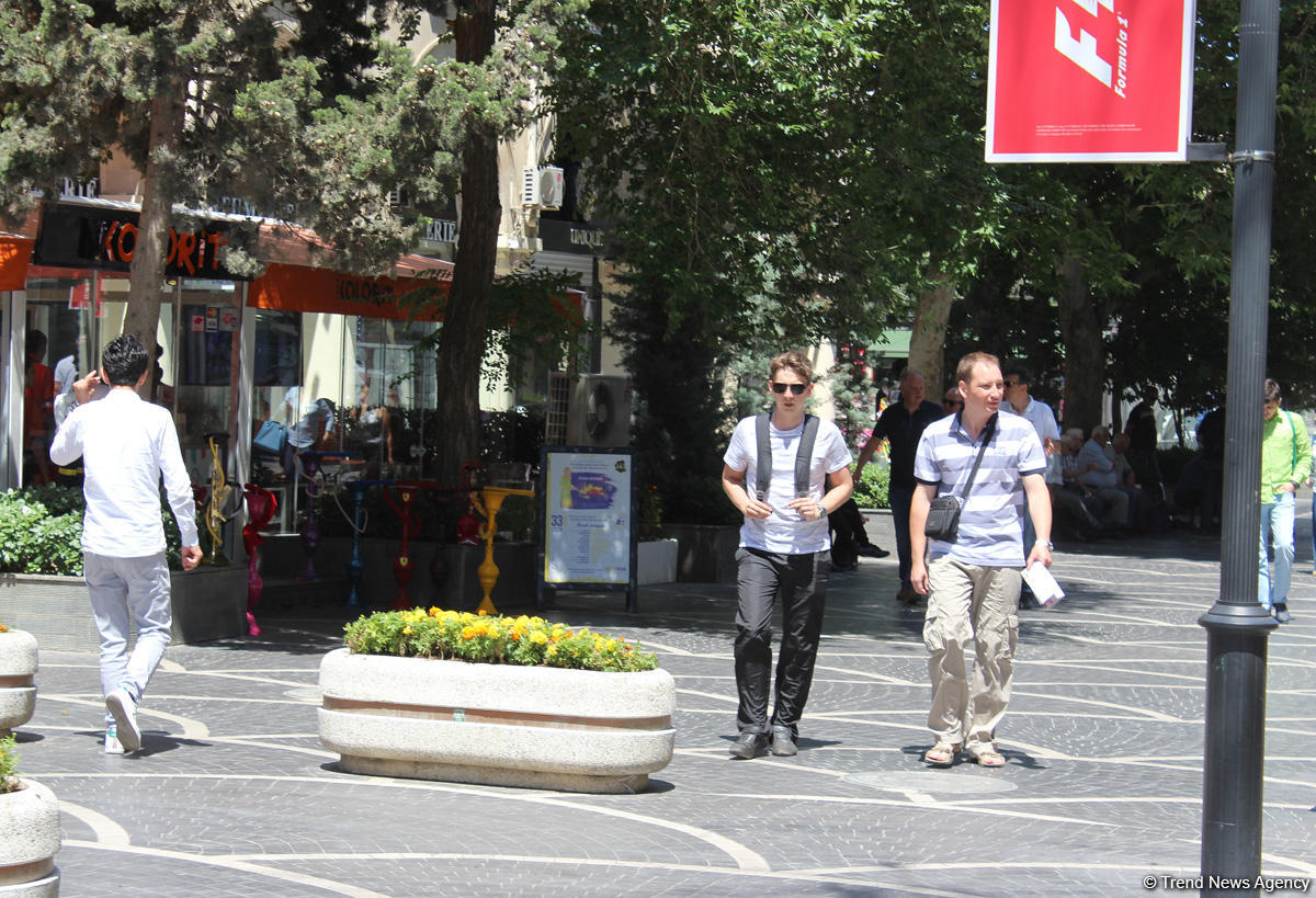 Formula 1 fanatları Bakının gəzməli yerlərini öyrənirlər (FOTO)