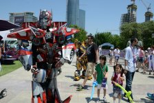 Bakıda "F1 Village" zonasında "Formula 1" pilotlarının avtoqraf-sessiyası FOTOLARDA