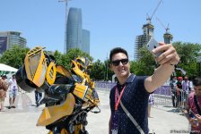 Bakıda "F1 Village" zonasında "Formula 1" pilotlarının avtoqraf-sessiyası FOTOLARDA