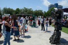 Bakıda "F1 Village" zonasında "Formula 1" pilotlarının avtoqraf-sessiyası FOTOLARDA