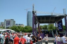 Bakıda "F1 Village" zonasında "Formula 1" pilotlarının avtoqraf-sessiyası FOTOLARDA