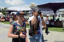 Bakıda "F1 Village" zonasında "Formula 1" pilotlarının avtoqraf-sessiyası FOTOLARDA