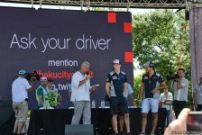 Bakıda "F1 Village" zonasında "Formula 1" pilotlarının avtoqraf-sessiyası FOTOLARDA