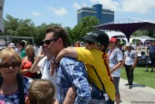 Bakıda "F1 Village" zonasında "Formula 1" pilotlarının avtoqraf-sessiyası FOTOLARDA