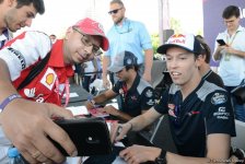 Bakıda "F1 Village" zonasında "Formula 1" pilotlarının avtoqraf-sessiyası FOTOLARDA