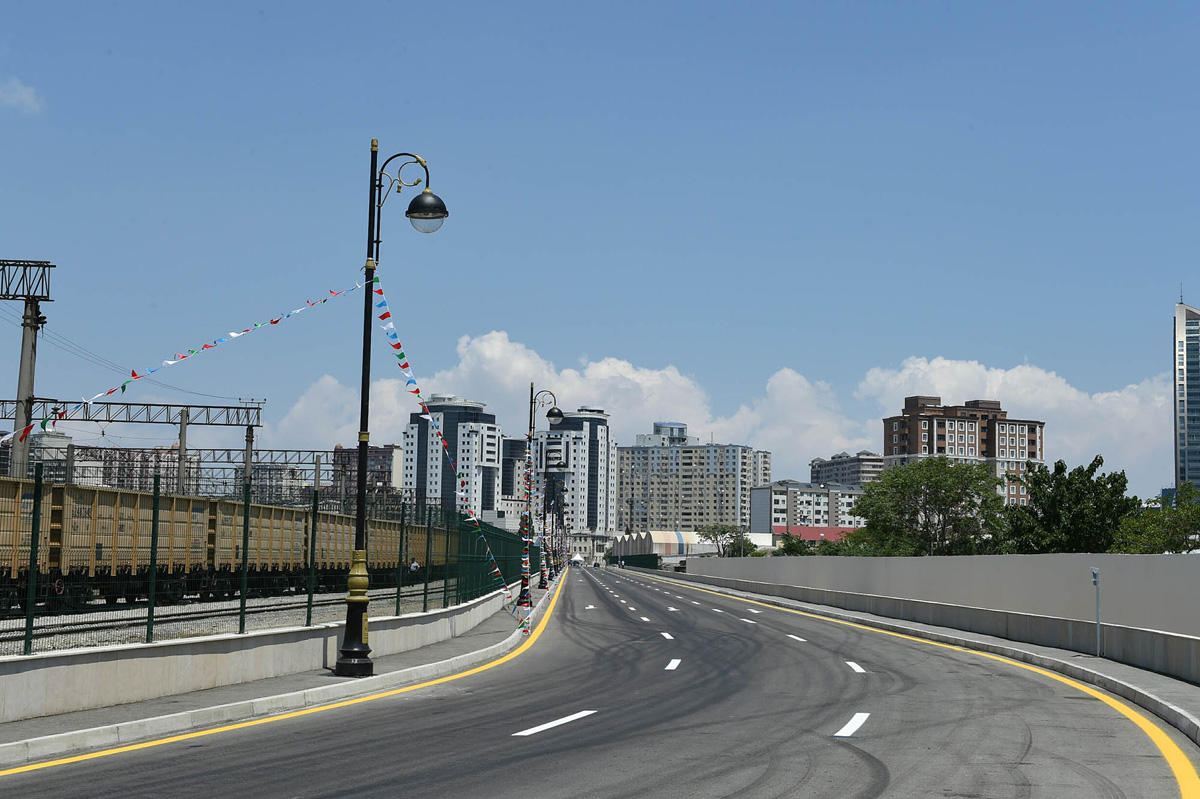Prezident İlham Əliyev Bakıda yeni salınan yolun açılışında iştirak edib  (FOTO)