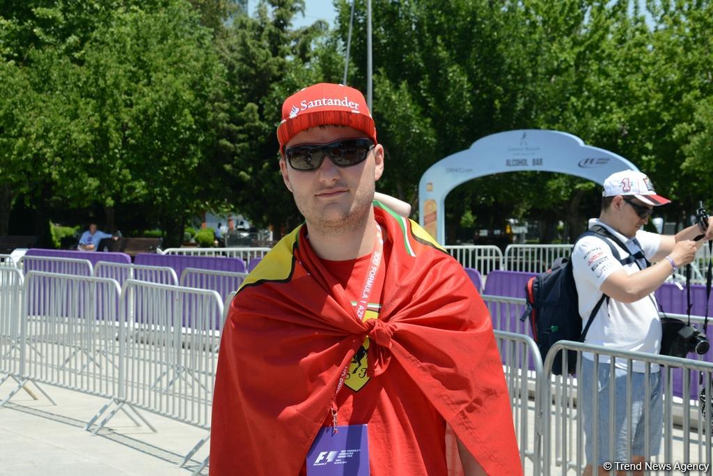 Bakıda "F1 Village" zonasında "Formula 1" pilotlarının avtoqraf-sessiyası FOTOLARDA