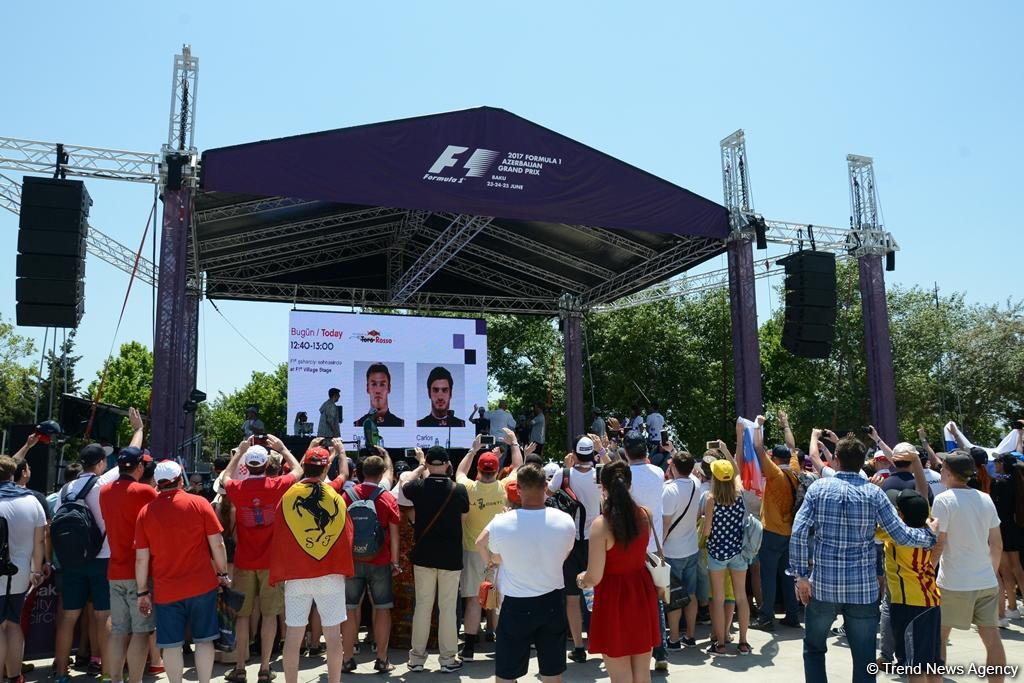 Bakıda "F1 Village" zonasında "Formula 1" pilotlarının avtoqraf-sessiyası FOTOLARDA