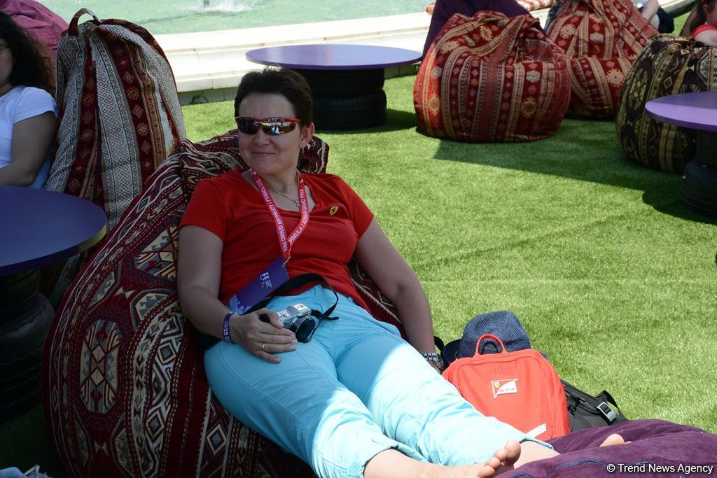 Bakıda "F1 Village" zonasında "Formula 1" pilotlarının avtoqraf-sessiyası FOTOLARDA