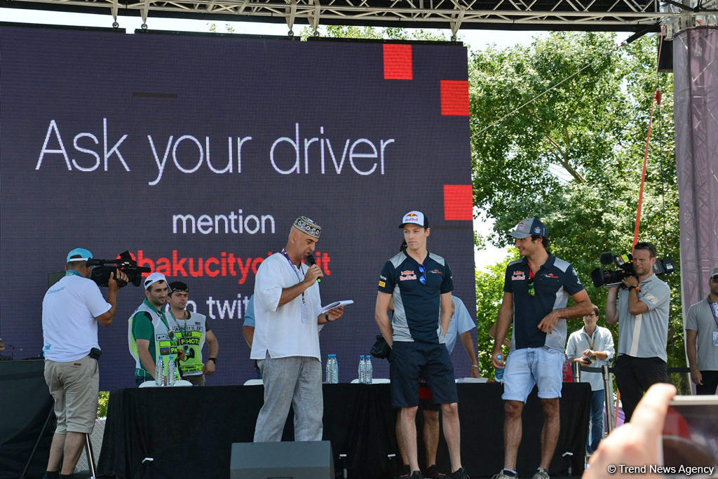 Bakıda "F1 Village" zonasında "Formula 1" pilotlarının avtoqraf-sessiyası FOTOLARDA