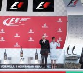 Prezident İlham Əliyev və xanımı Formula 1 Azərbaycan Qran Prisi çərçivəsində yarışları izləyiblər (FOTO)