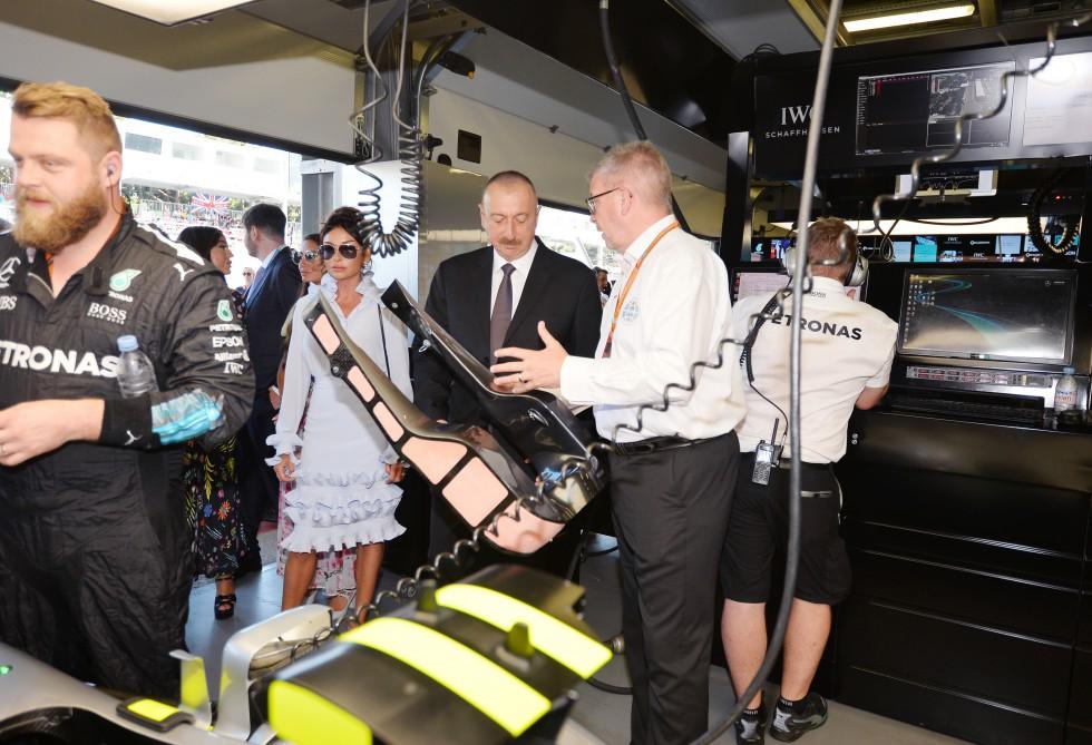 Prezident İlham Əliyev və xanımı Formula 1 Azərbaycan Qran Prisi çərçivəsində yarışları izləyiblər (FOTO)