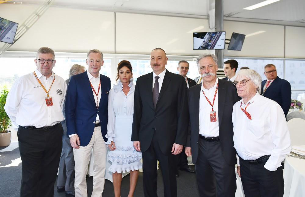 Prezident İlham Əliyev və xanımı Formula 1 Azərbaycan Qran Prisi çərçivəsində yarışları izləyiblər (FOTO)