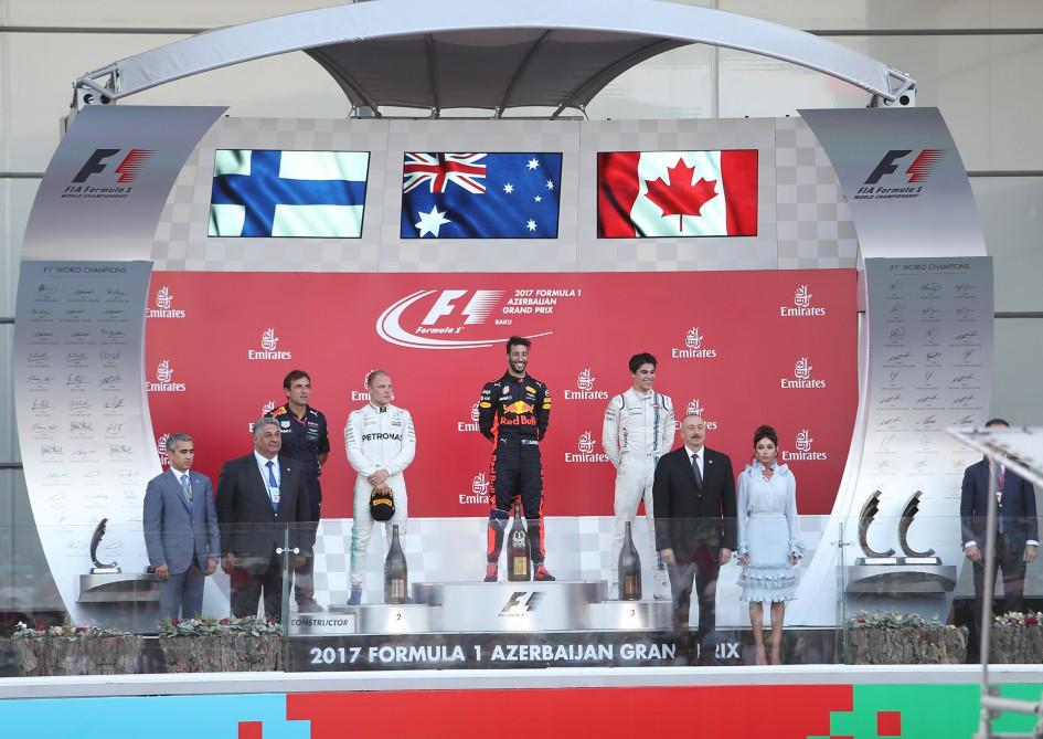 Prezident İlham Əliyev və xanımı Formula 1 Azərbaycan Qran Prisi çərçivəsində yarışları izləyiblər (FOTO)