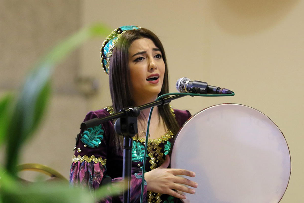 İsveçrədə muğam axşamı keçirilib (FOTO)
