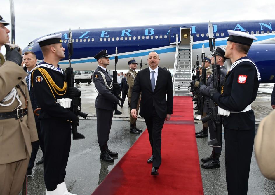 Prezident İlham Əliyev Polşaya rəsmi səfərə gəlib
