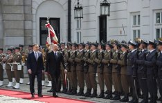Azərbaycan Prezidenti İlham Əliyevin Varşavada rəsmi qarşılanma mərasimi olub (FOTO)