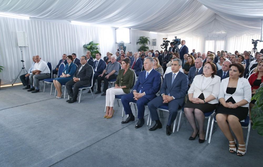Birinci vitse-prezident Mehriban Əliyeva məcburi köçkün ailələrinə Masazırda yeni mənzillərin verilməsi mərasimində iştirak edib (FOTO) (YENİLƏNİB)