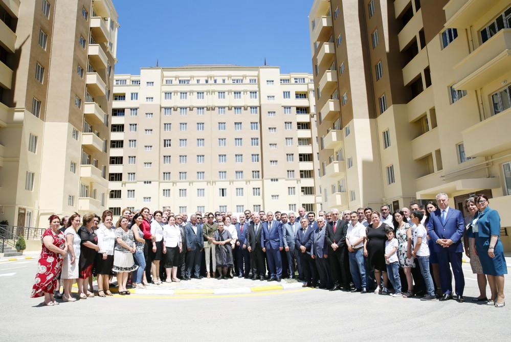 Birinci vitse-prezident Mehriban Əliyeva məcburi köçkün ailələrinə Masazırda yeni mənzillərin verilməsi mərasimində iştirak edib (FOTO) (YENİLƏNİB)