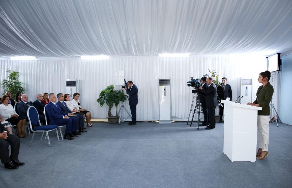 Birinci vitse-prezident Mehriban Əliyeva məcburi köçkün ailələrinə Masazırda yeni mənzillərin verilməsi mərasimində iştirak edib (FOTO) (YENİLƏNİB)