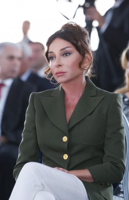 Birinci vitse-prezident Mehriban Əliyeva məcburi köçkün ailələrinə Masazırda yeni mənzillərin verilməsi mərasimində iştirak edib (FOTO) (YENİLƏNİB)