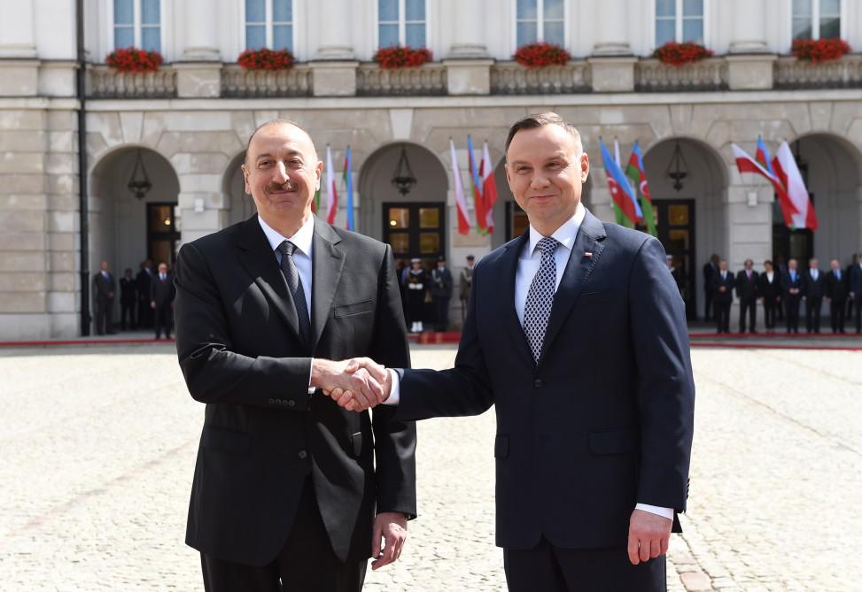 Azərbaycan Prezidenti İlham Əliyevin Varşavada rəsmi qarşılanma mərasimi olub (FOTO)