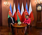 Prezident İlham Əliyev: Beynəlxalq nəqliyyat dəhlizlərinin yaradılmasında Azərbaycan fəal iştirak edir (YENİLƏNİB) (FOTO)