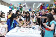 Heydər Əliyev Fondunun vitse-prezidenti Leyla Əliyeva Talassemiya Mərkəzində olub (FOTO)