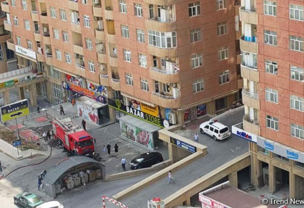 Bakıda yaşayış binasında yanğın (FOTO)