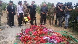 Hərbi attaşelər və xarici KİV nümayəndələri Alxanlı kəndində erməni təxribatının qeydə alındığı əraziyə baxış keçiriblər (FOTO)