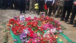 Hərbi attaşelər və xarici KİV nümayəndələri Alxanlı kəndində erməni təxribatının qeydə alındığı əraziyə baxış keçiriblər (FOTO)