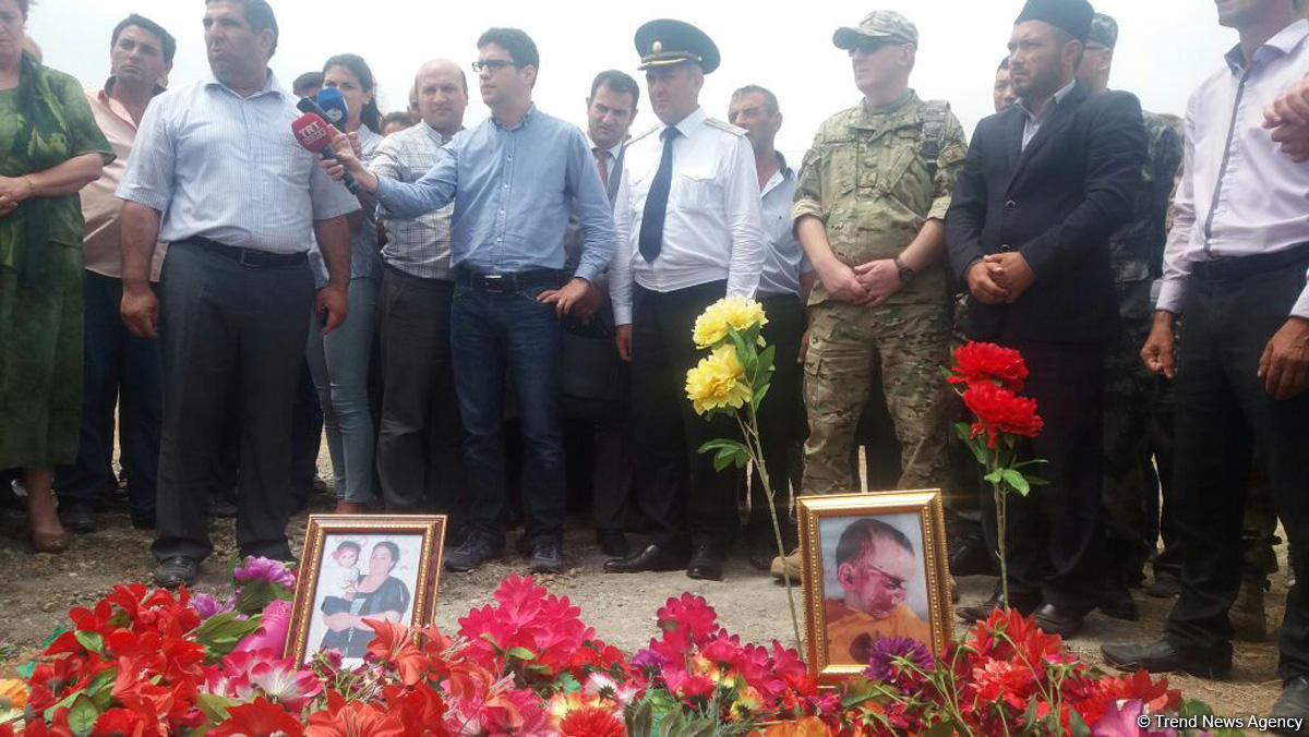 Hərbi attaşelər və xarici KİV nümayəndələri Alxanlı kəndində erməni təxribatının qeydə alındığı əraziyə baxış keçiriblər (FOTO)